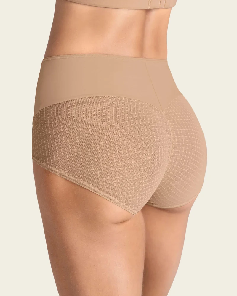 Culotte à compression sur l'abdomen et les fesses en tulle