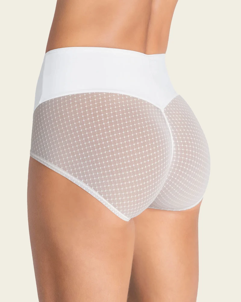 Culotte à compression sur l'abdomen et les fesses en tulle