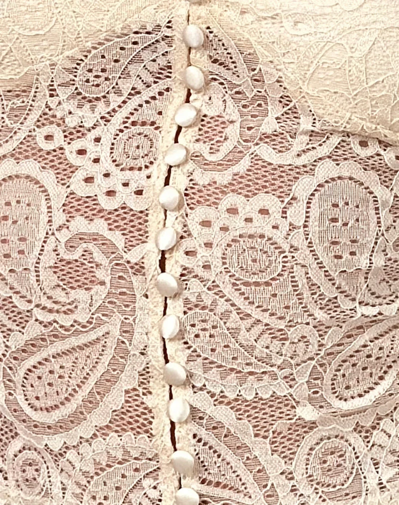 Kefira Plunge Neck Top in Lace Cream (Top à encolure plongeante en dentelle)