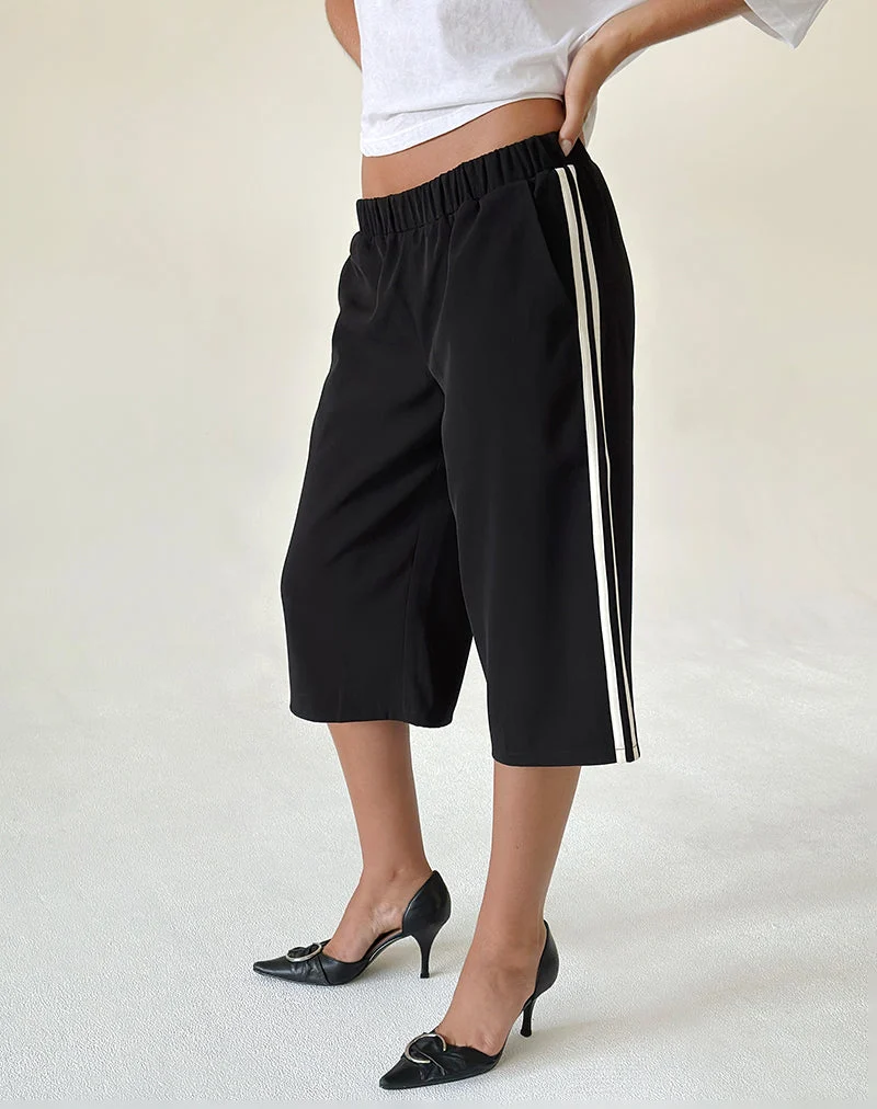 Benno Shorts in Black with White Side Stripe (Short Benno en noir avec rayures latérales blanches)
