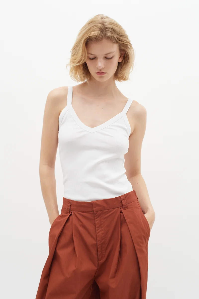 Camisole côtelée avec col V Dagna