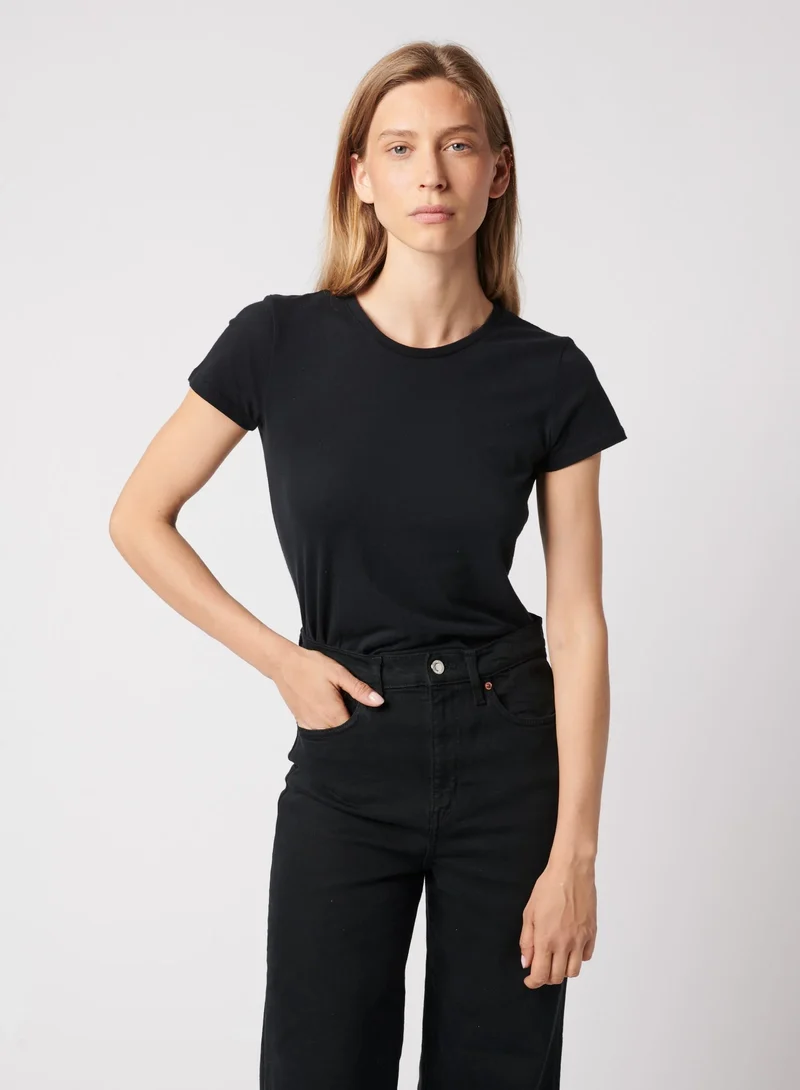 Soft touch T-shirt de base ajusté à col rond