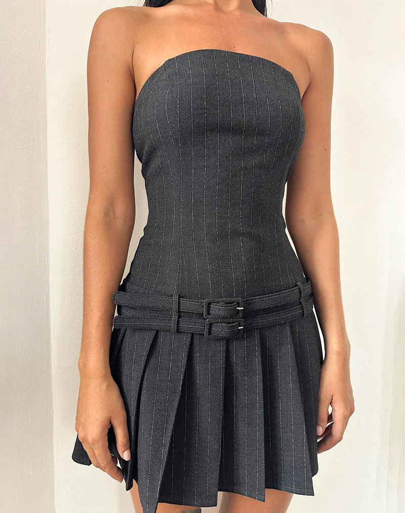 Haika Double Belt Mini Dress in Charcoal with White Stripe (Mini robe à double ceinture en anthracite et rayures blanches)