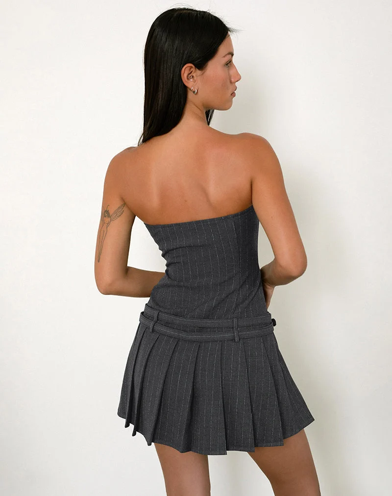 Haika Double Belt Mini Dress in Charcoal with White Stripe (Mini robe à double ceinture en anthracite et rayures blanches)