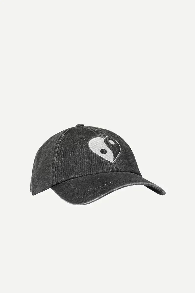 Casquette délavée avec motif brodé Sapoetry