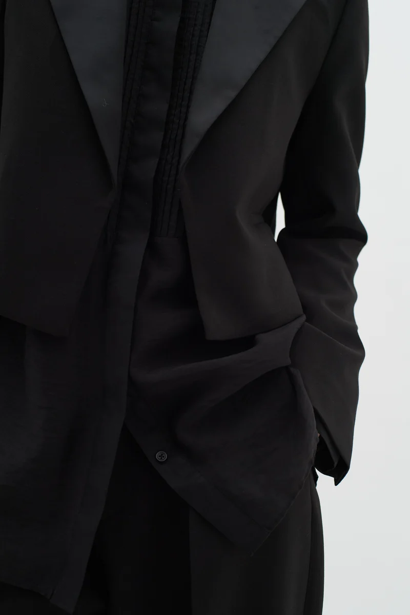 Blazer court tuxedo avec satin Yael