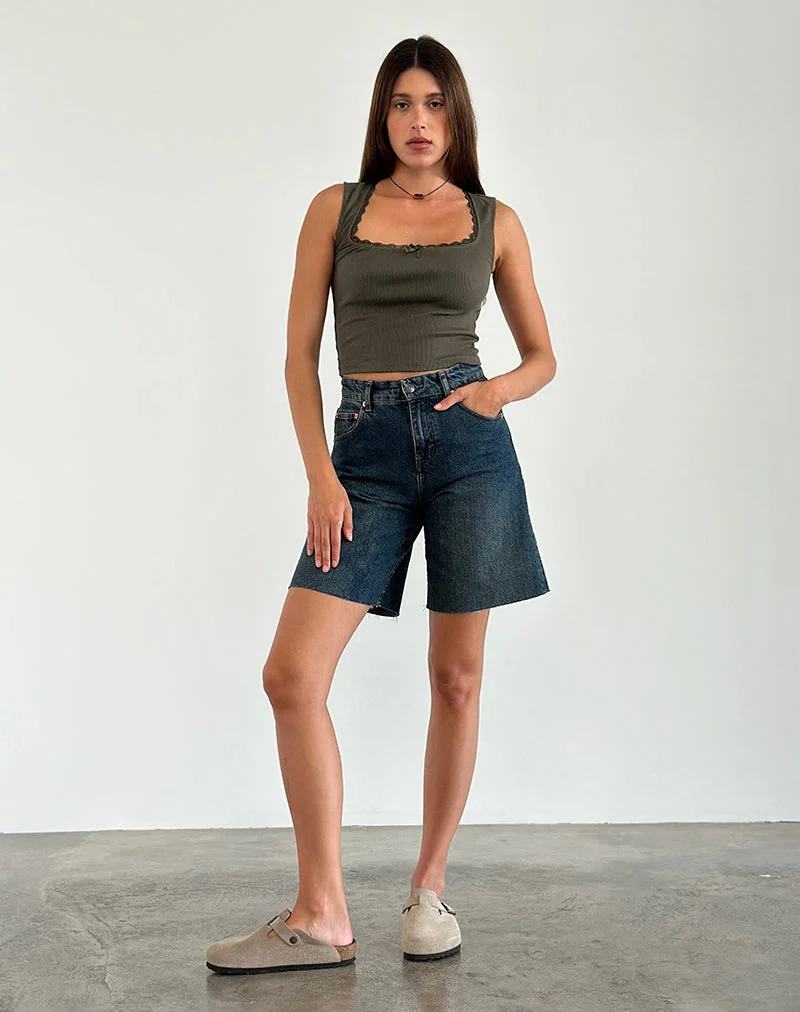 Top Jinila en olive avec bordure en dentelle et nœud
