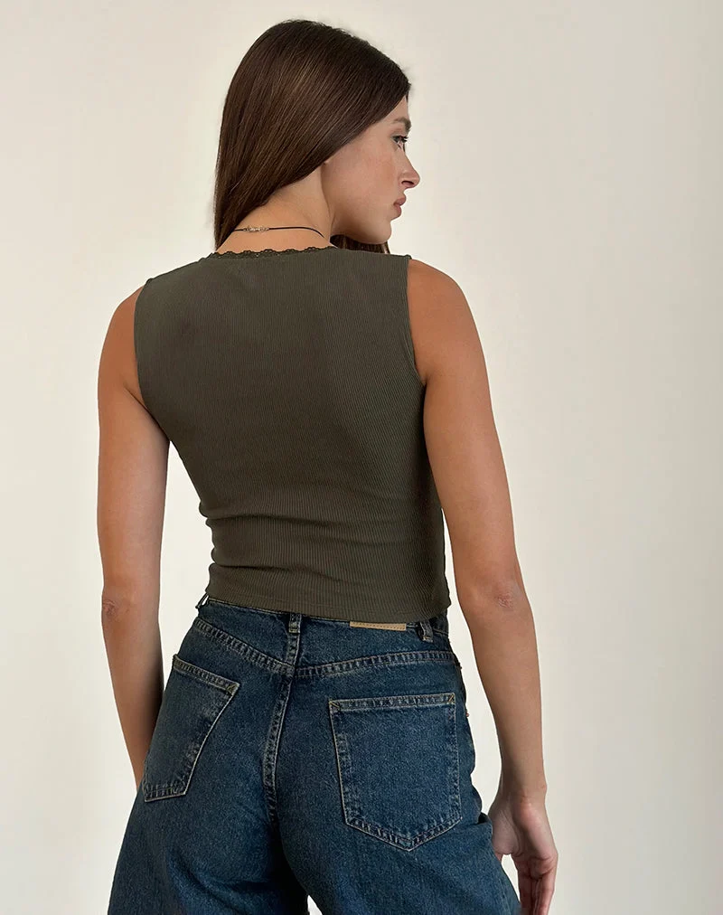 Top Jinila en olive avec bordure en dentelle et nœud