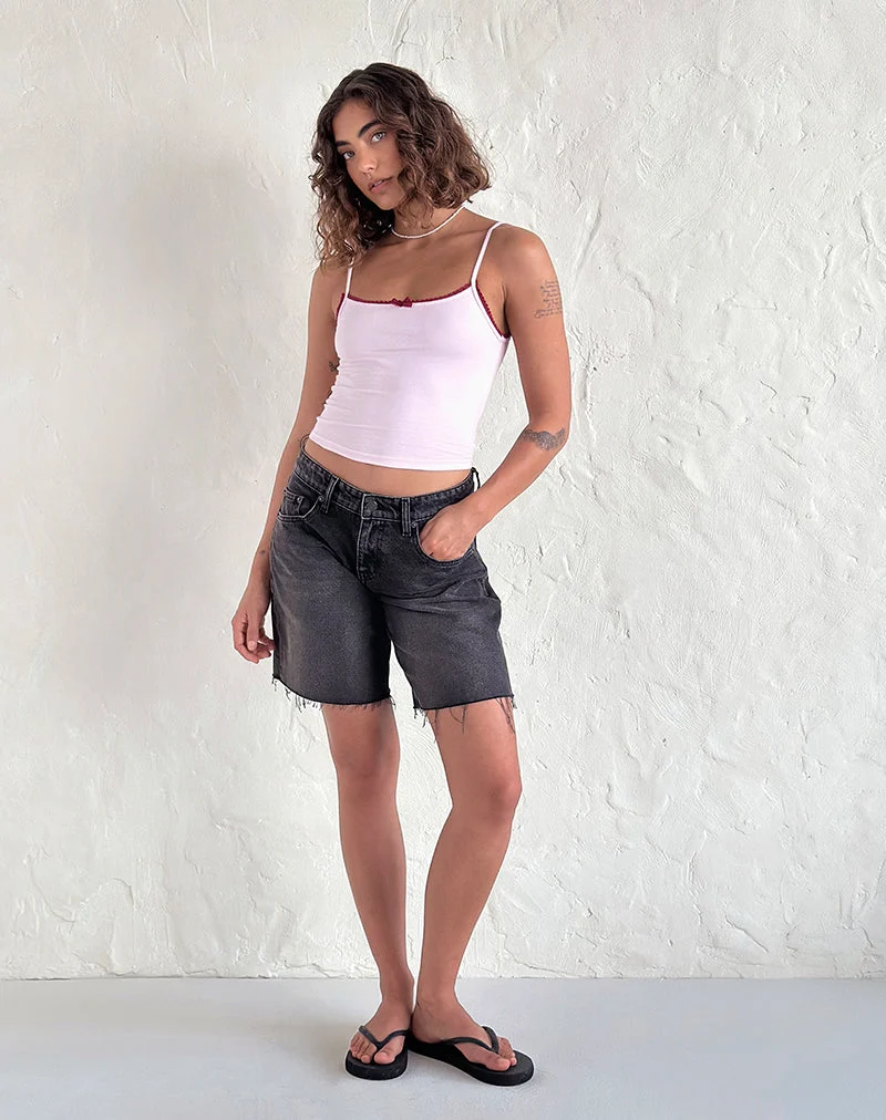 Top de gilet Suna en rose clair avec bordures en bourgogne