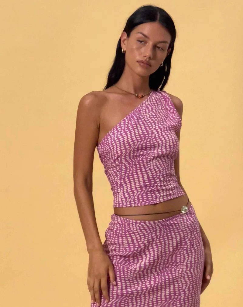 Bayan One Shoulder Top in Wavy Polka Purple (Top asymétrique Bayan à pois ondulés)