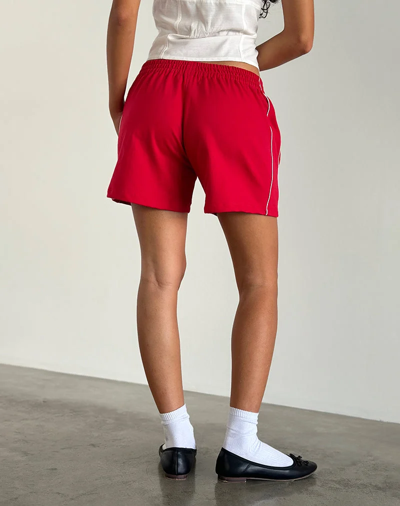 Short Thera en rouge tango avec passepoil blanc cassé et emblème M
