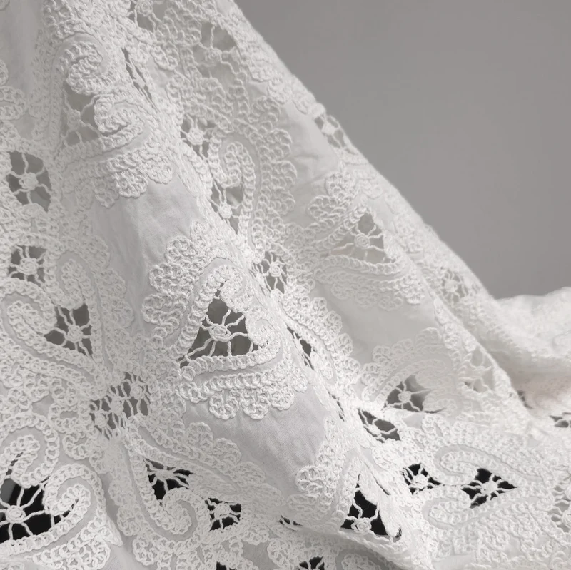 Coton brodé ajouré ornemental | Blanc | Produit neuf de fabricant de luxe | 77 cm | Fin de rouleau