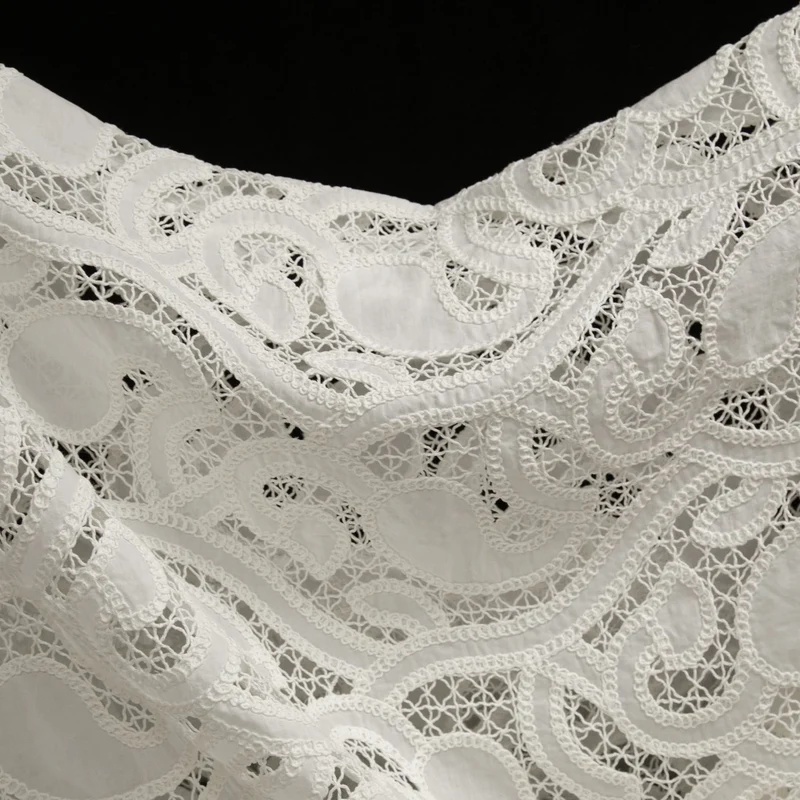 Coton brodé ajouré | Paisley blanc | Deadstock de maison de luxe | 140 cm | Fin de rouleau