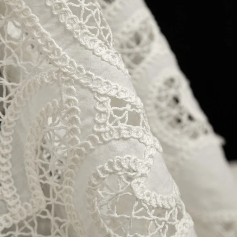 Coton brodé ajouré | Paisley blanc | Deadstock de maison de luxe | 140 cm | Fin de rouleau