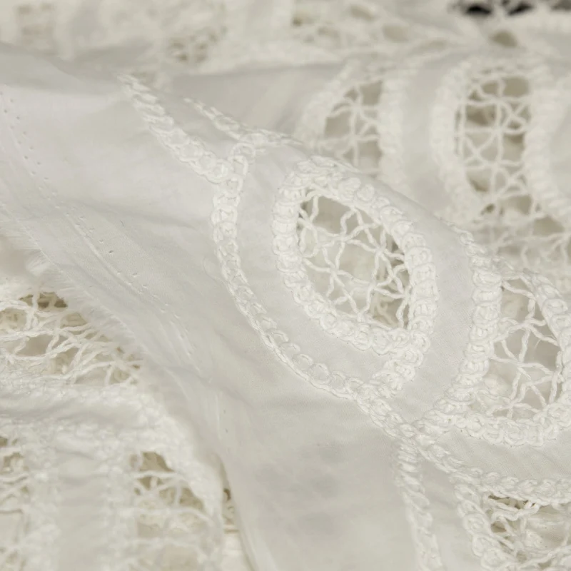 Coton brodé ajouré | Paisley blanc | Deadstock de maison de luxe | 140 cm | Fin de rouleau