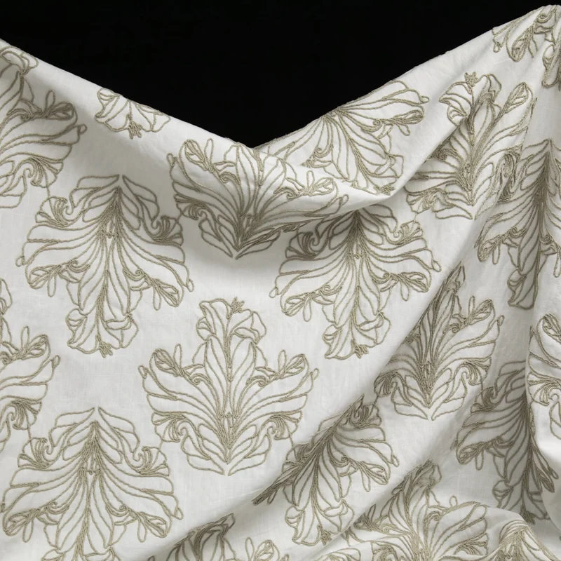 Coton brodé floral ornemental | Ivoire & taupe | Deadstock de fabricant de luxe