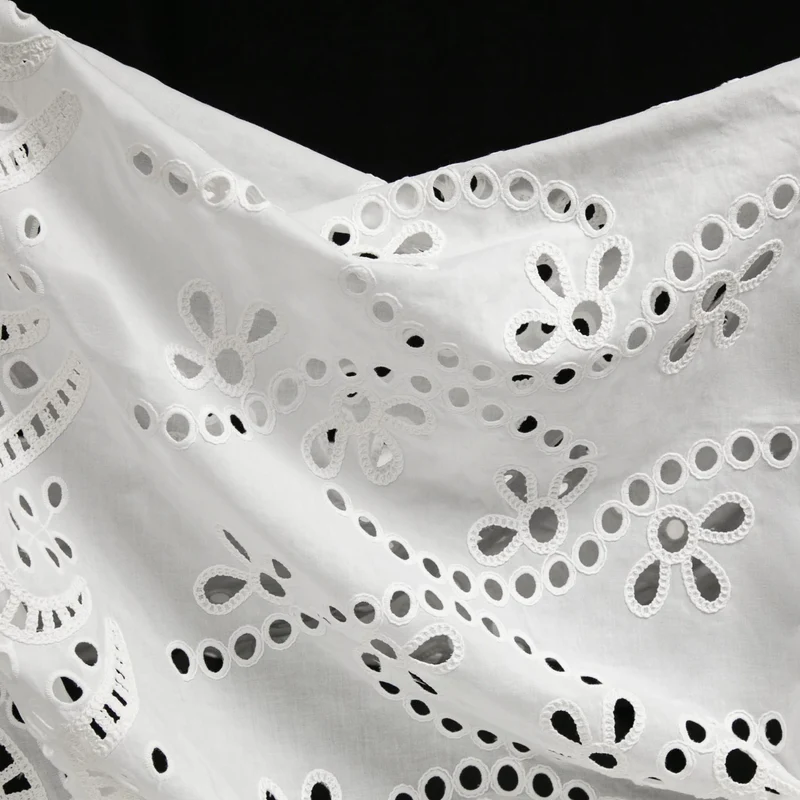Coton brodé ajouré à bordure | Fleurs blanches | Deadstock de maison de luxe