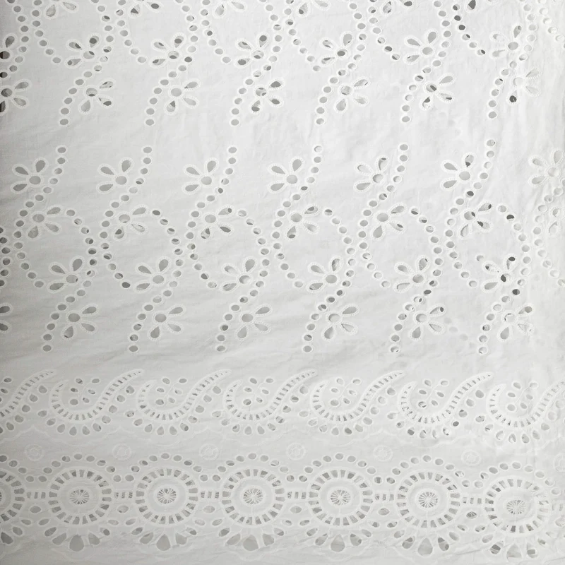 Coton brodé ajouré à bordure | Fleurs blanches | Deadstock de maison de luxe