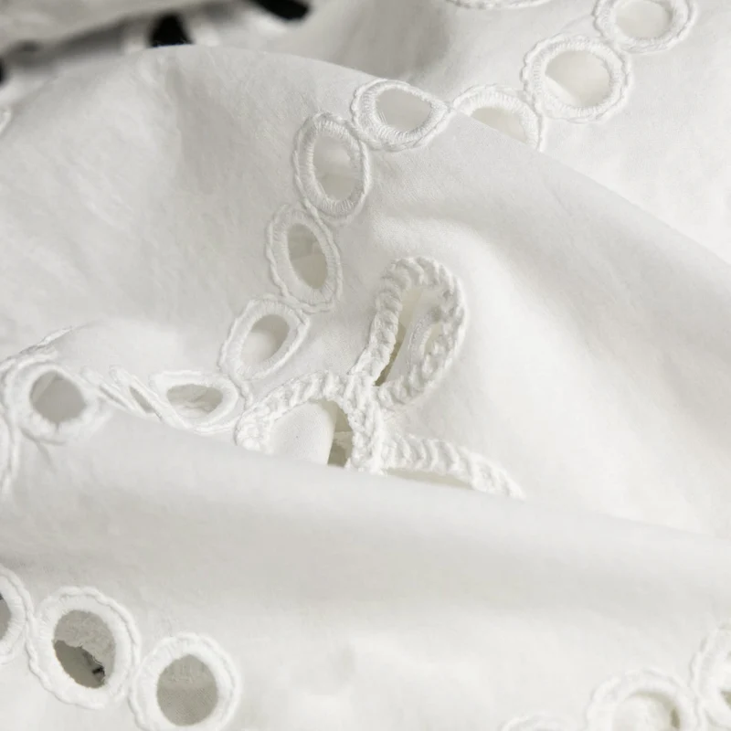 Coton brodé ajouré à bordure | Fleurs blanches | Deadstock de maison de luxe