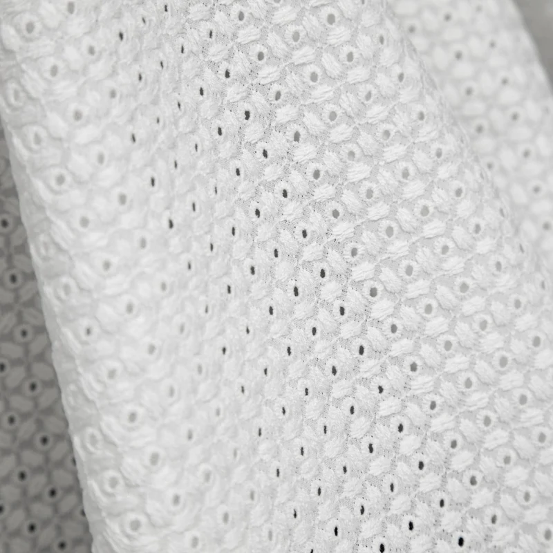 Coton brodé entièrement ajouré | Blanc | Deadstock de maison de luxe