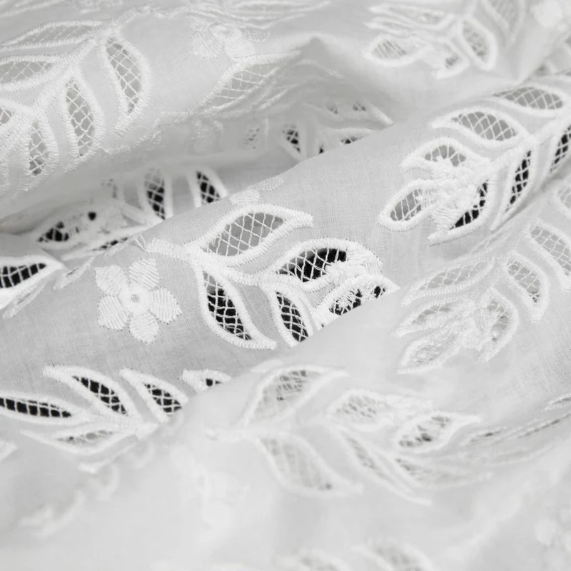Coton brodé ajouré botanique | Blanc | Deadstock de maison de luxe