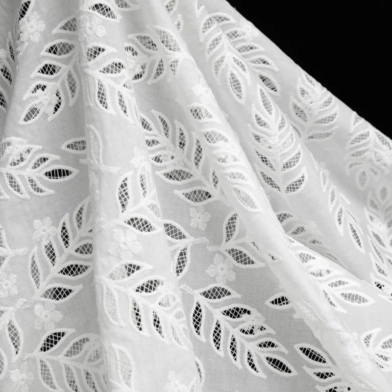Coton brodé ajouré botanique | Blanc | Deadstock de maison de luxe
