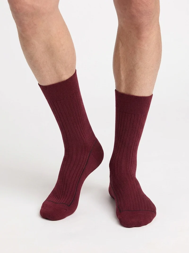 Chaussettes homme côtelées coton rouge sangria La Mode