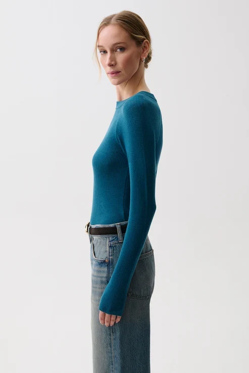 Pull ultraléger ajusté à col rond Juno