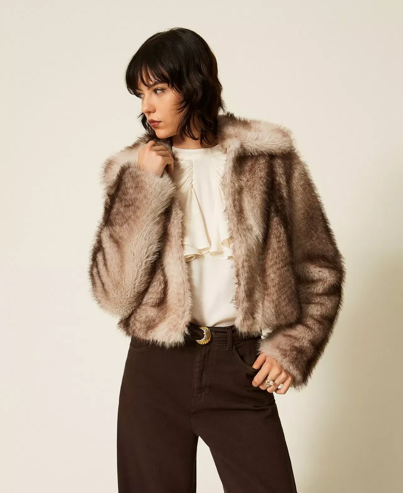 Veste courte en fausse fourrure