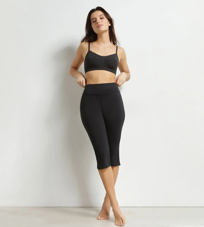 Legging court femme en microfibre noire Dim Comfywear