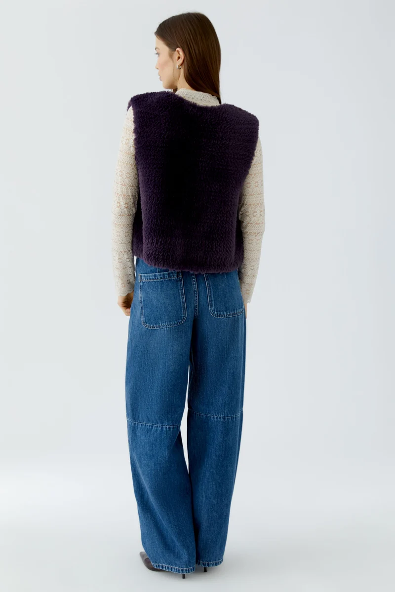 Veste courte sans manches à texture pelucheuse