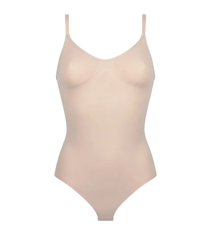 Body femme invisible et sculptant Nude Dim Silhouette Seconde peau