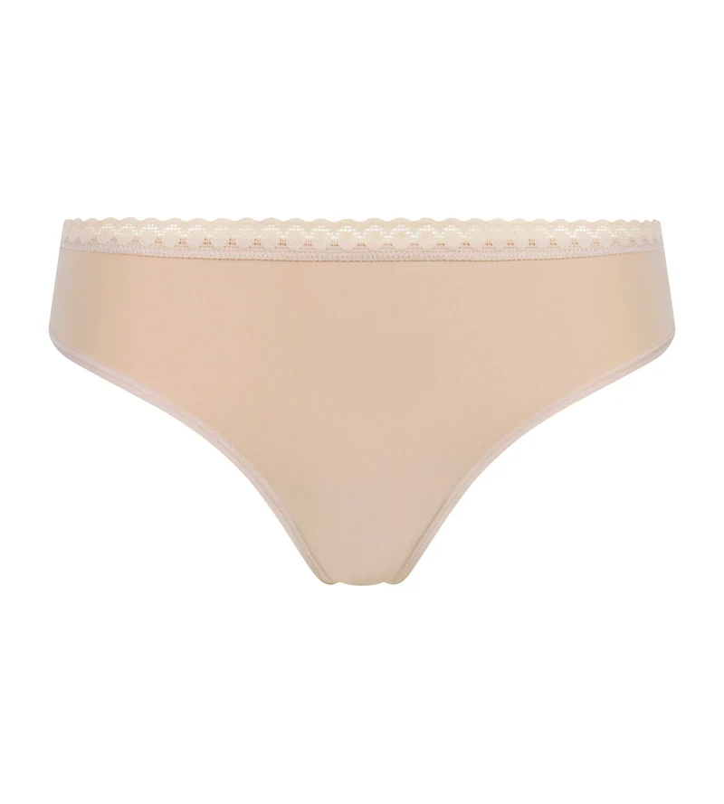 String femme avec dentelle Nude Daily Micro