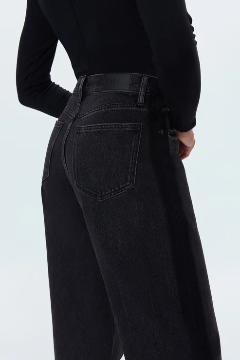 Jeans à taille haute et coupe barrel Wes