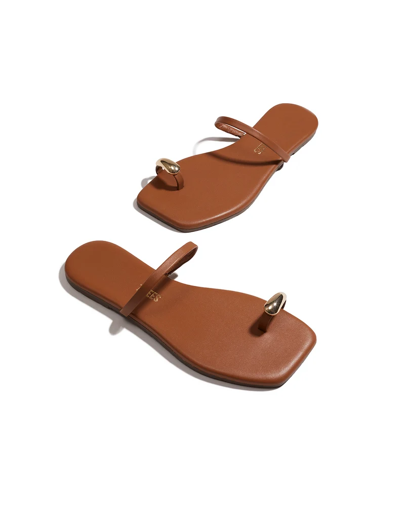 Sandales plates Colette en cuir à détail métallique