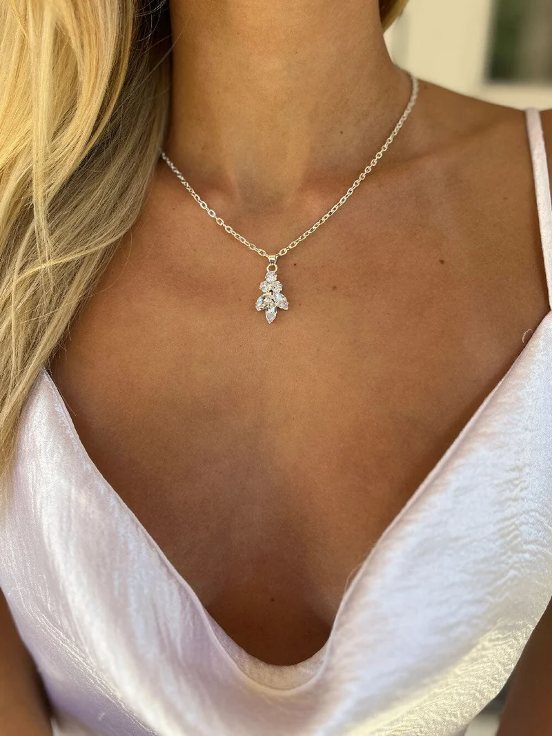 Collier De Dos Mariage - Augustine
