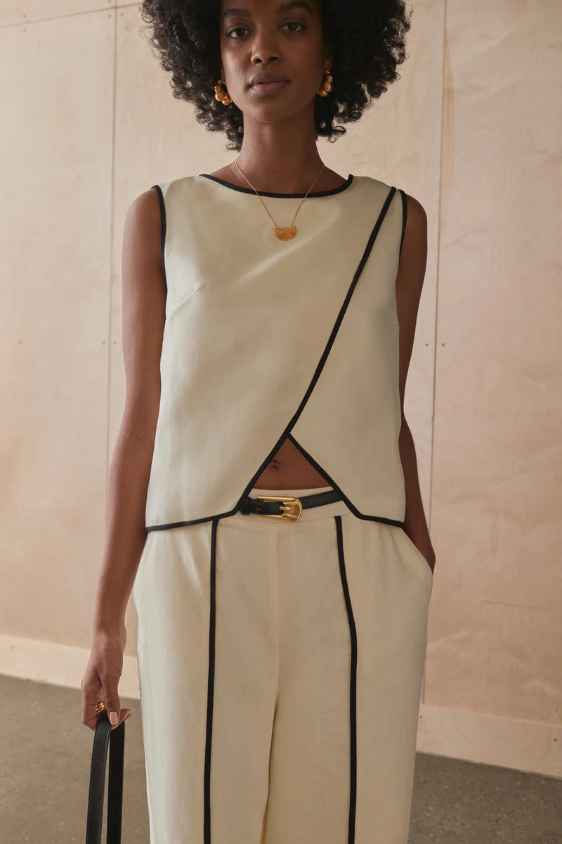 Ceinture Carini en cuir mince avec boucle dorée