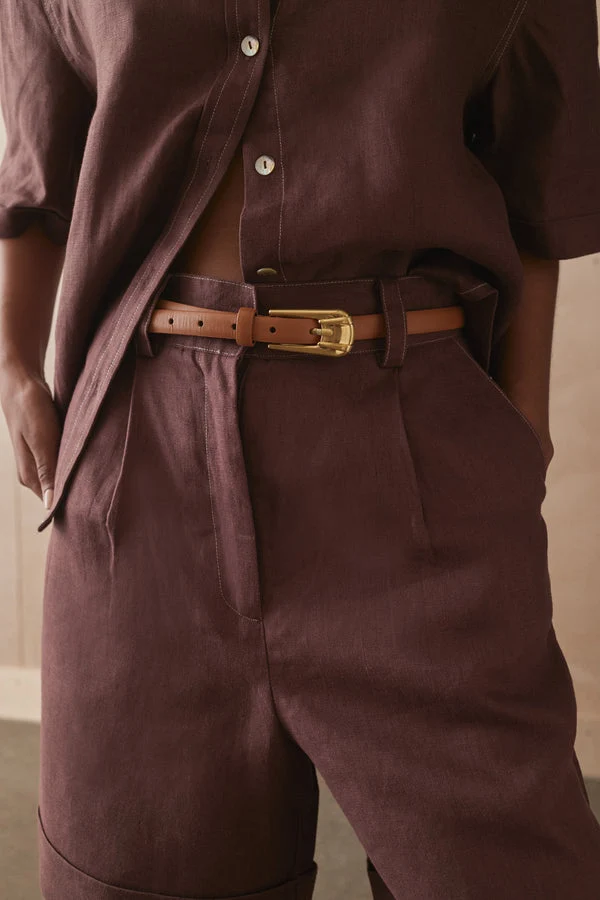 Ceinture Carini en cuir mince avec boucle dorée