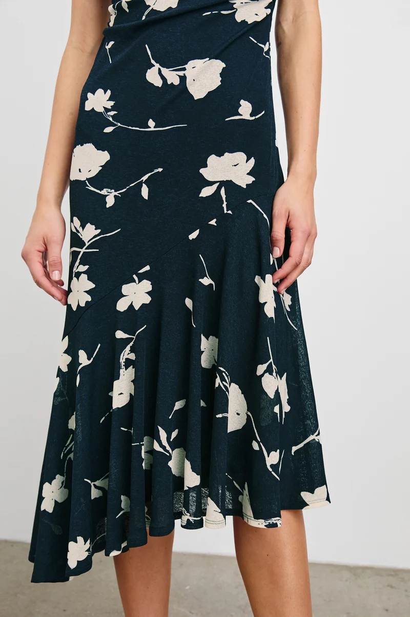 Robe midi drapée avec imprimé de roses Daija