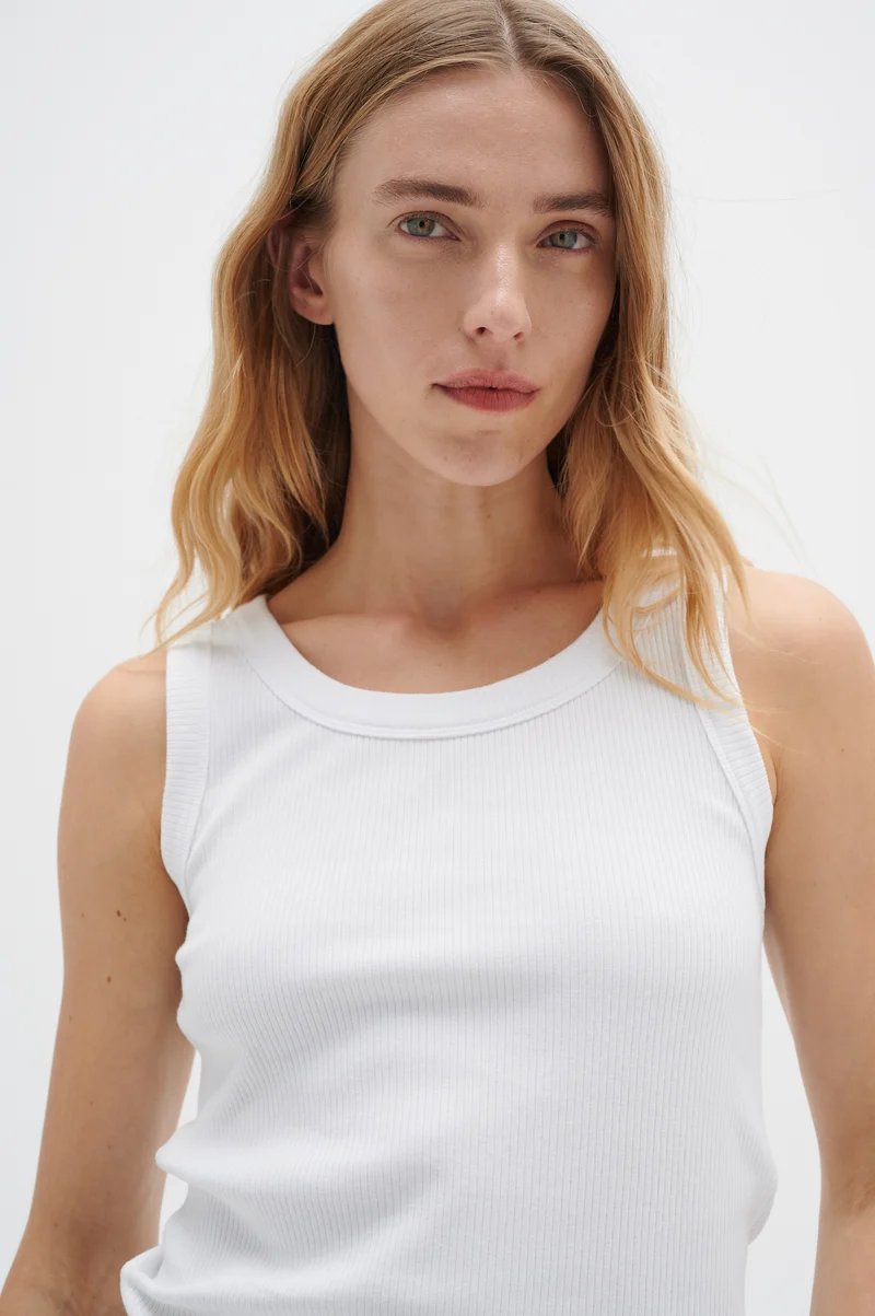 Camisole côtelée avec col rond Dagna