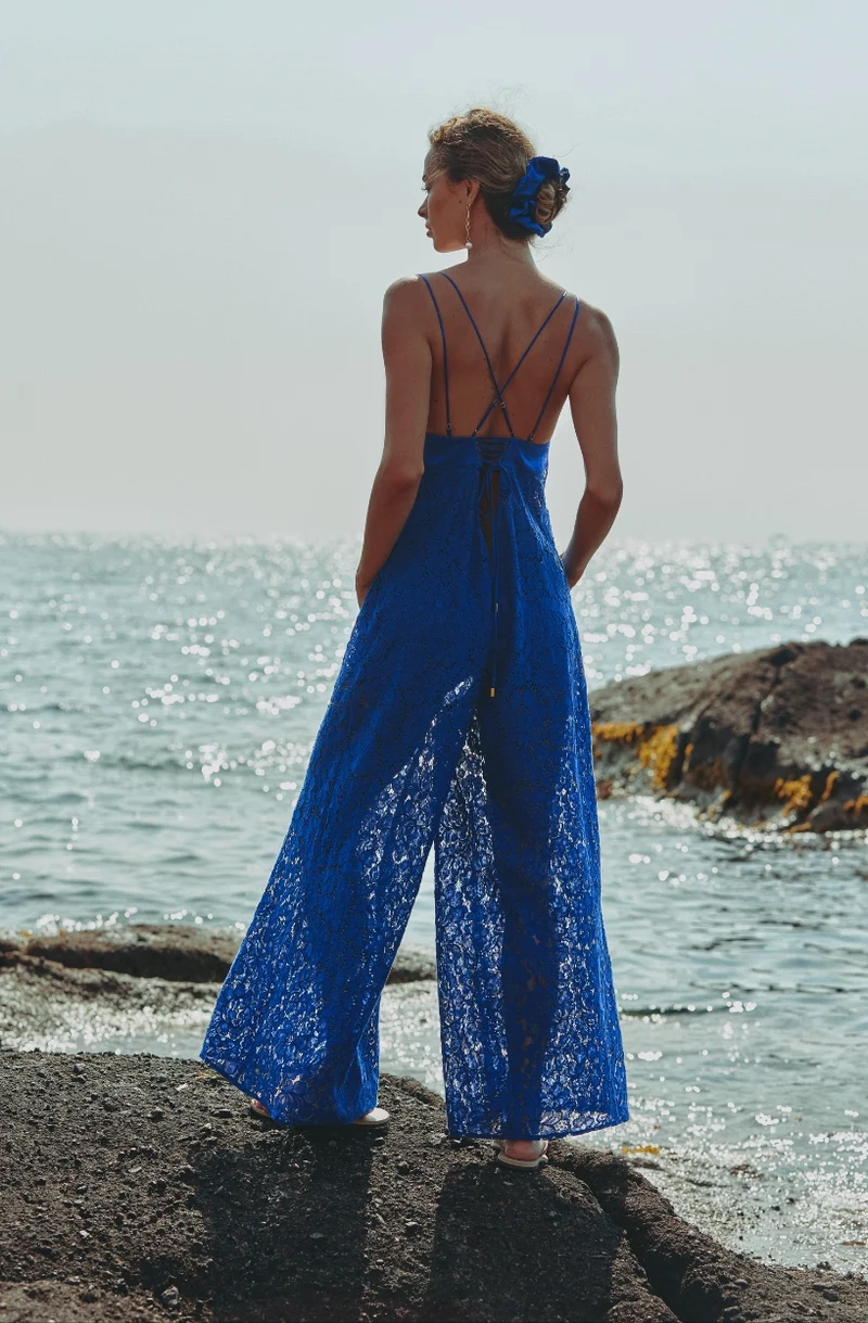 Combi-pantalon en dentelle bleue Céleste