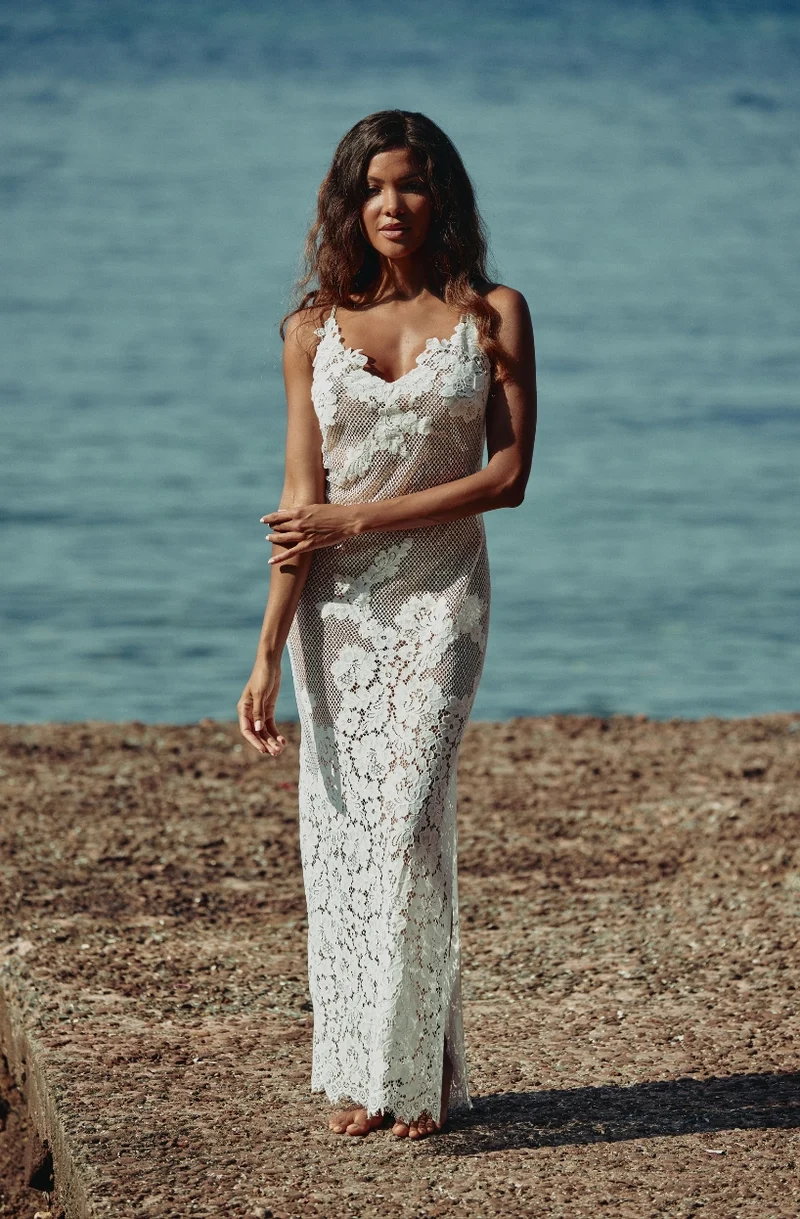 Robe nuisette longue sexy Céleste en résille et dentelle blanche
