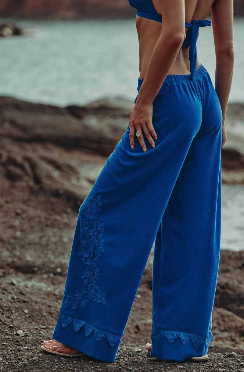 Pantalon Céleste en molleton de coton bleu et broderies