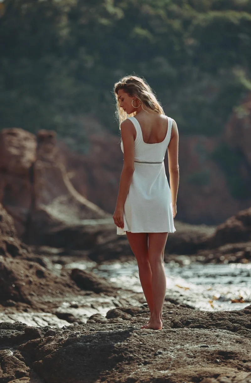 Robe courte Céleste en molleton de coton et dentelle blanche