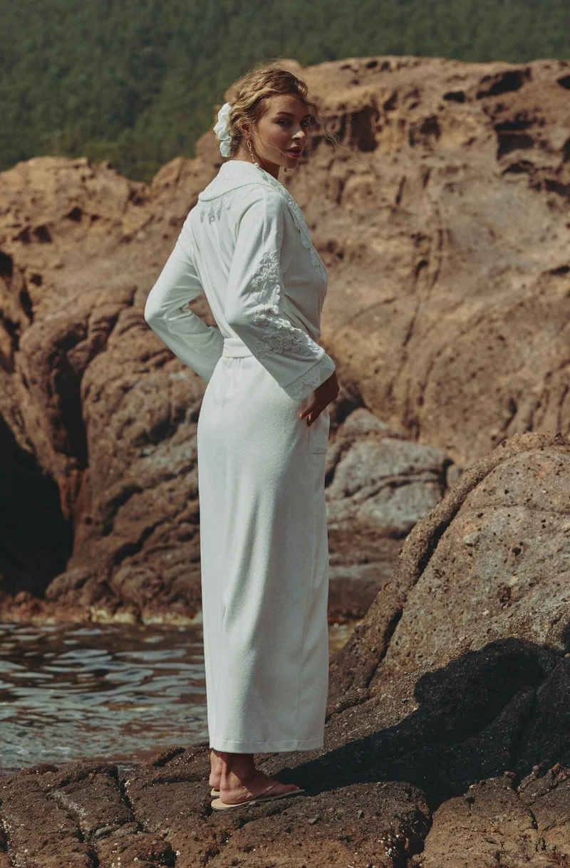 Peignoir long Céleste en molleton de coton et broderies blanches