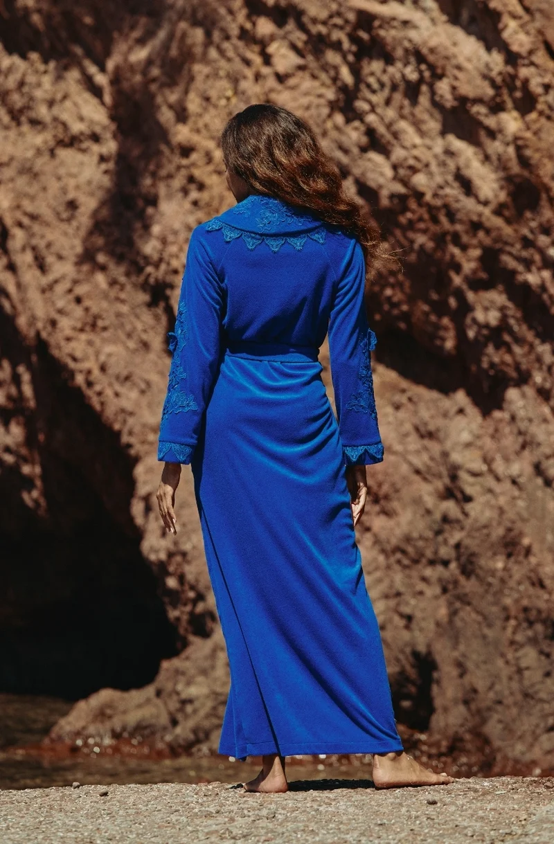 Peignoir long Céleste en molleton de coton et broderies bleues