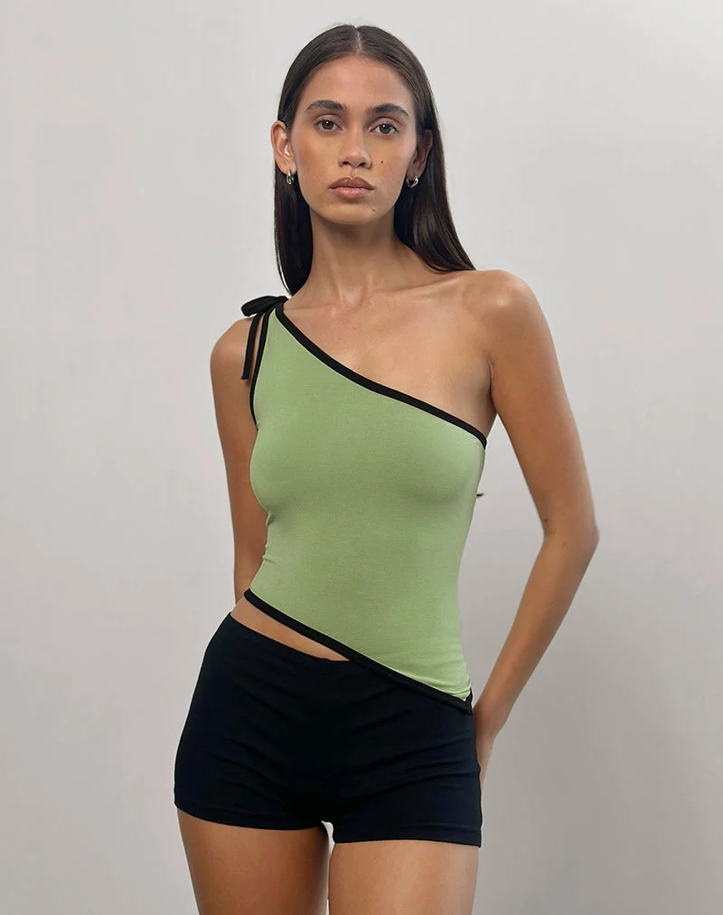 Lenti Asymmetric Top in Sage Green with Black Binding (Top asymétrique Lenti en vert sauge avec des bordures noires)