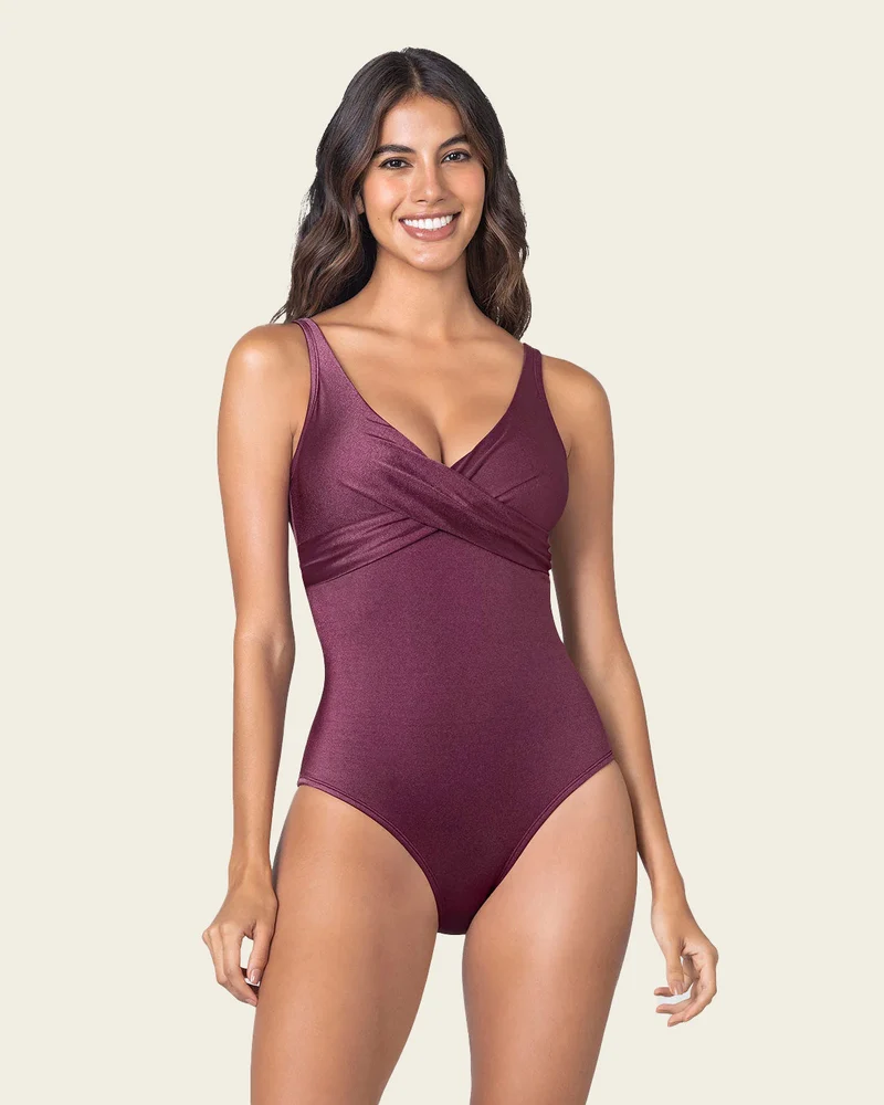 Maillot de bain une pièce gainant à couvrance totale avec un drapé torsadé