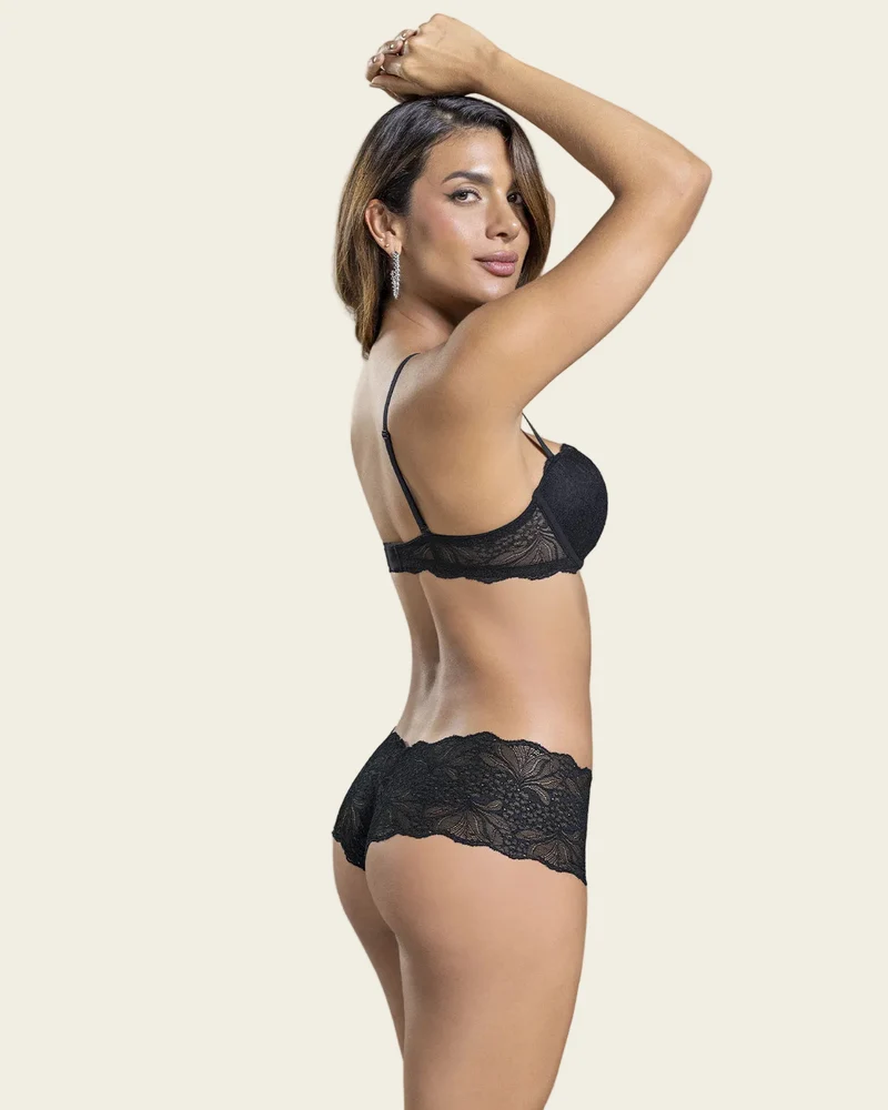 Shorty style cachetero réalisé en dentelle
