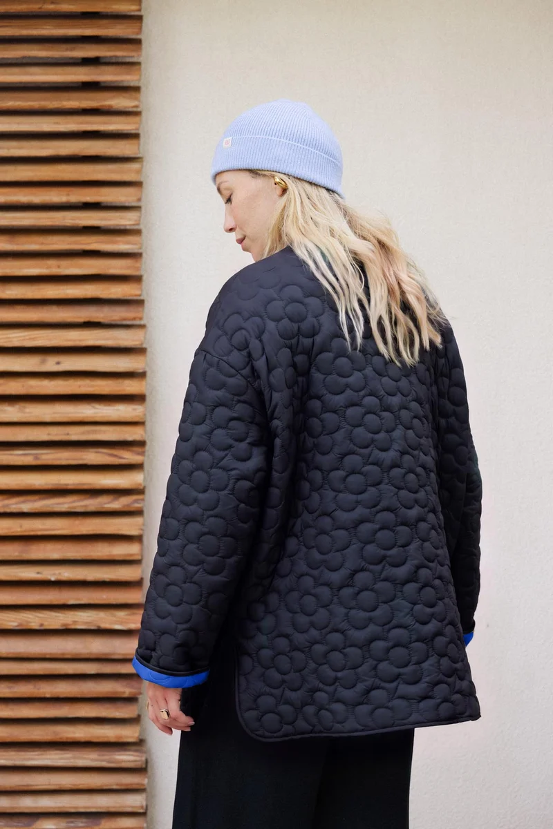 Manteau Matelassé Fleur - Noir et Bleu Klein